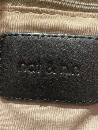 Bolso de Piel Negro con Tachuelas