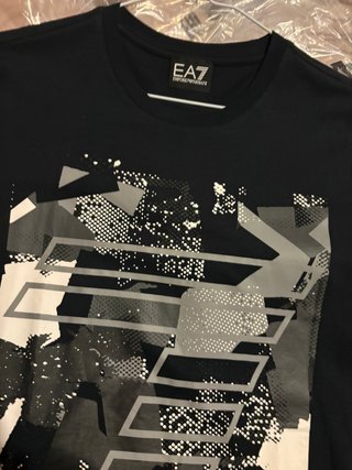 Camiseta EA7 Emporio Armani Negra y Gris