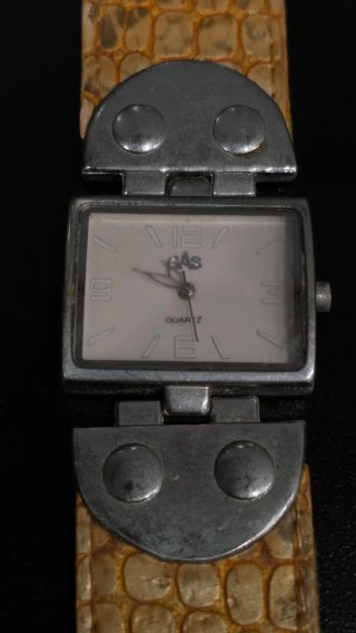 Reloj GAS con correa texturizada