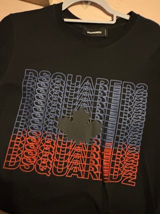 Camiseta DSQUARED2 Negra con Logo Hoja