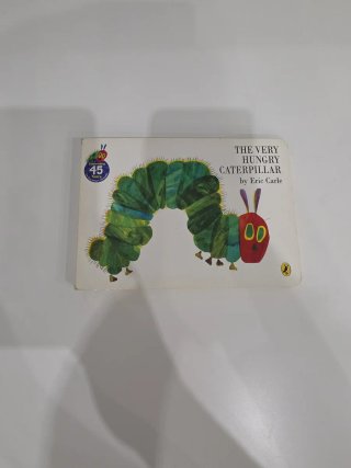 Libro infantil inglés The Very Hungry Caterpillar