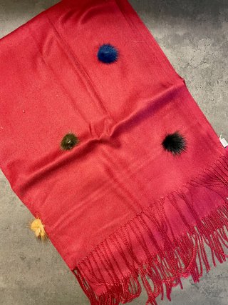 Sciarpa/scialle con pompon in eco pelliccia NUOVA