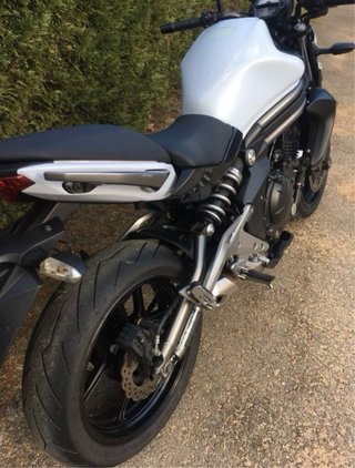 Kawasaki ER6n 2012 Blanca y Negra