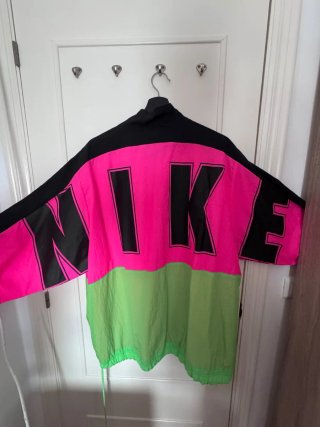 Cortavientos Nike Rosa y Verde