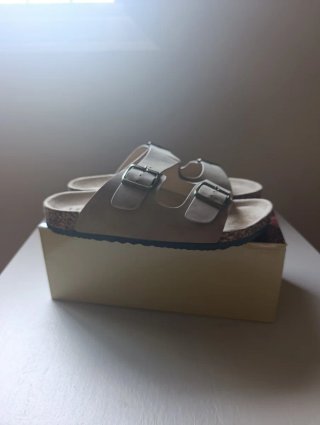 Sandalias de hombre nun44(nuevas a estrenar)