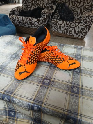 Zapatillas fútbol Puma multitacos naranja