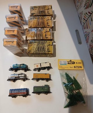 Lote 6 Vagones Ibertren Escala N y regalo Abetos