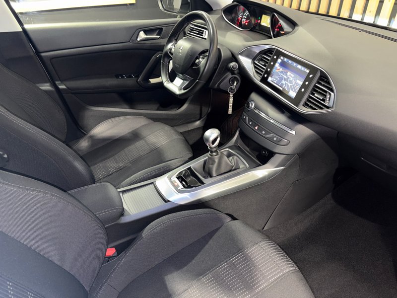 Peugeot 308 2016, foto 10