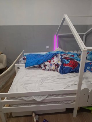 Cama infantil con dosel y cajones