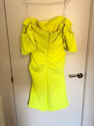Vestido amarillo de fiesta floresente