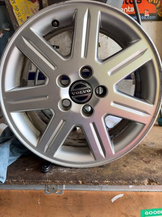 Llantas Volvo R16