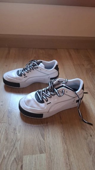Zapatillas Puma Blancas y Negras