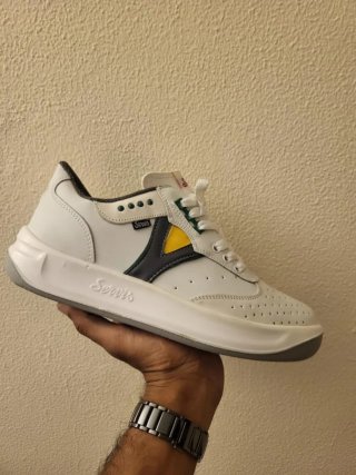 Zapatillas blancas y multicolor