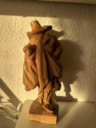 Figura madera tallada vagabundo