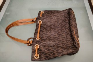 Bolso grande Michael Kors Marrón y Dorado, MK