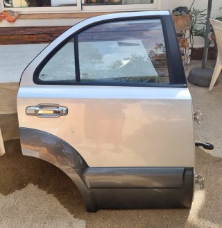 2 Puertas Traseras de  Kia Sorento , año  2005
