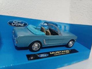 Coche 1:43 Ford Mustang Convertible