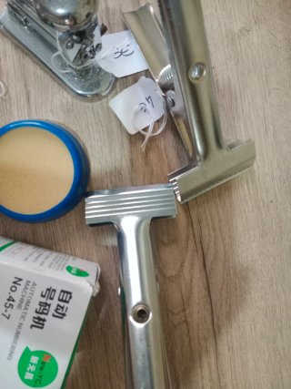 Set de Grapadora y Taladradora Metálicas