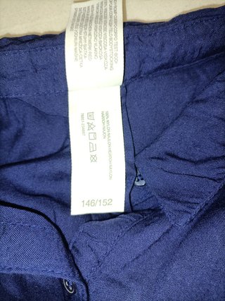Camisa sin mangas azul con encaje