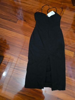 Vestido de verano negro con cortes