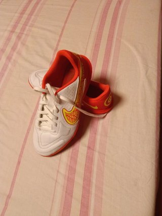 Nike multitaco fútbol talla 36.5