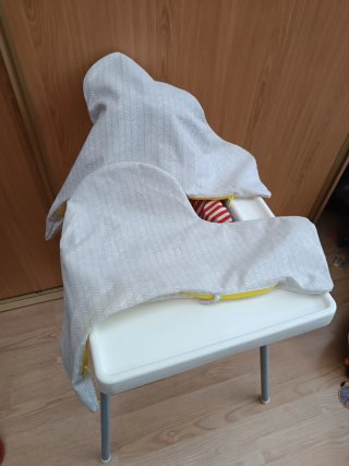 Trona IKEA con reductor y fundas
