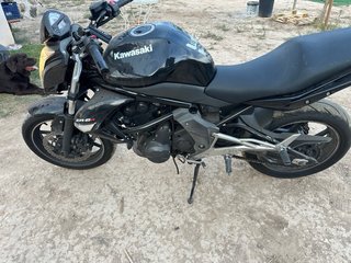 Kawasaki ER-6n Negra