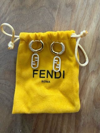 Pendientes FENDI nuevos