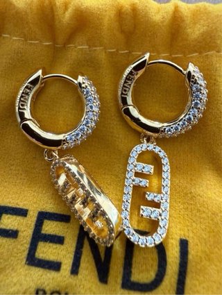 Pendientes FENDI nuevos