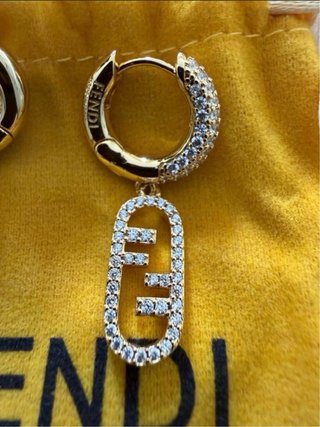 Pendientes FENDI nuevos