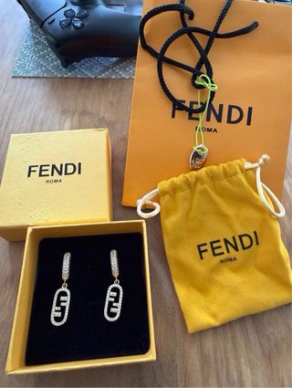 Pendientes FENDI nuevos