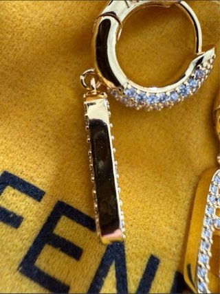 Pendientes FENDI nuevos
