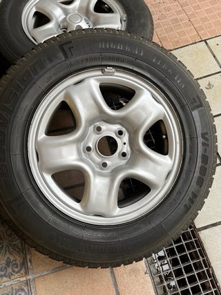 Llantas toyota rav4 215/70R15