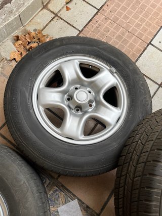 Llantas toyota rav4 215/70R15