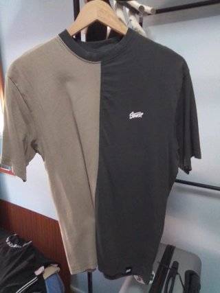 Camiseta bicolor beige y negro