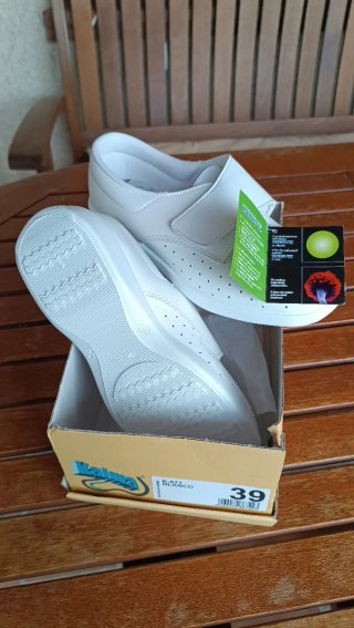 Zuecos Sanitarios Kalma Blancos Talla 39