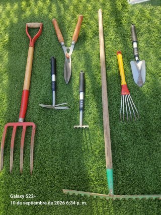 Herramientas de jardinería variadas