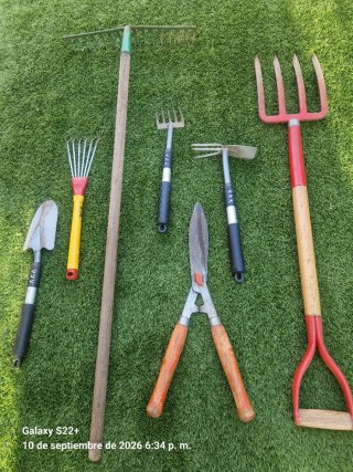 Herramientas de jardinería variadas