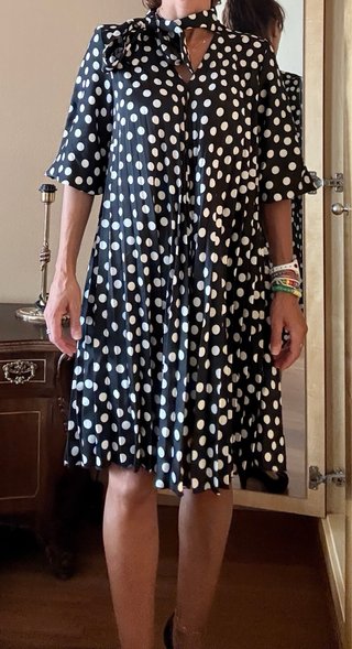 Vestido de lunares negro y blanco