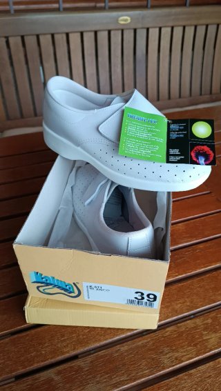 Zuecos Sanitarios Kalma Blancos Talla 39