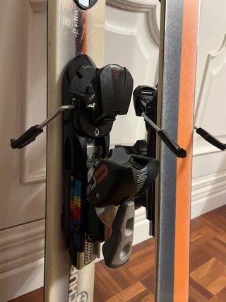 Esquís de 125cm.