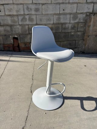 Taburete Alto Blanco 1-45€ 2-80€ 3-115€ 4-150€