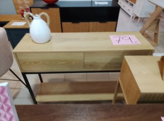 Recibidor de madera y metal