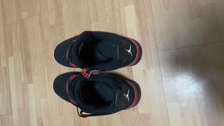 Jordan 4 Negro y Rojo