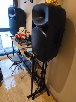 Altavoces Activos VONYX con Trípode.