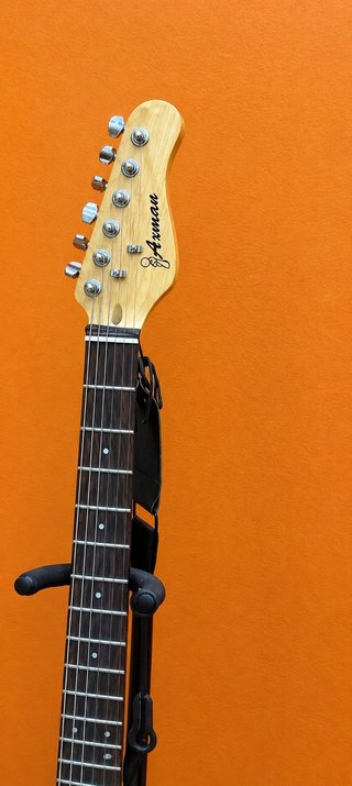 Guitarra Eléctrica Axman con amplificador