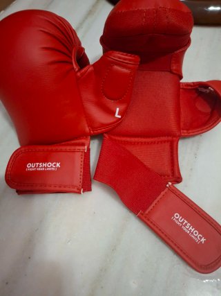 Guantes de Karate Outshock Talla L Rojos