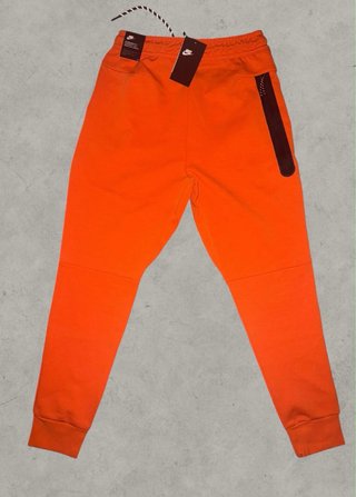 Conjunto Nike Tech Fleece Naranja
