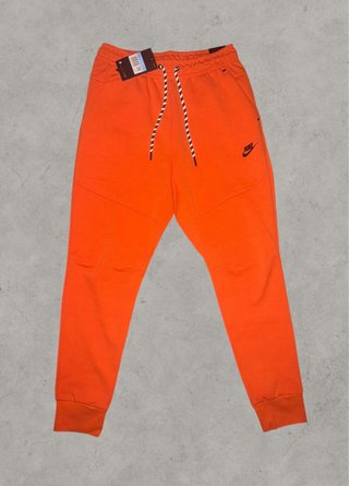 Conjunto Nike Tech Fleece Naranja