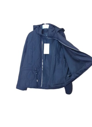 Chaqueta negra acolchada